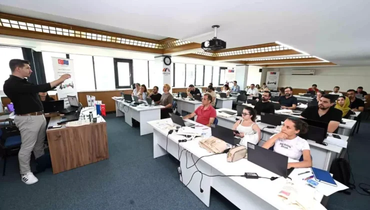 Denizli Ticaret Odası Geleceğin Meslekleri Eğitim Seminerleri Düzenledi